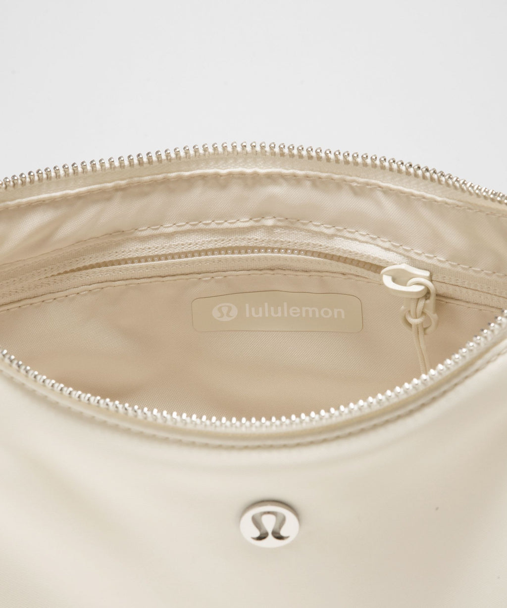 City Essentials Small Shoulder Bag 3L