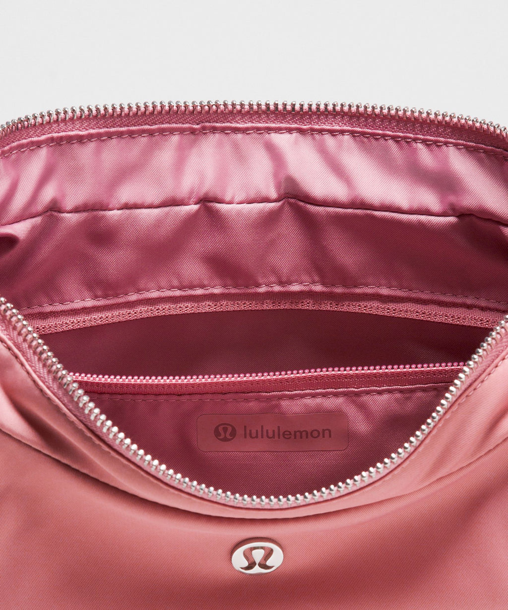 City Essentials Shoulder Bag 4L