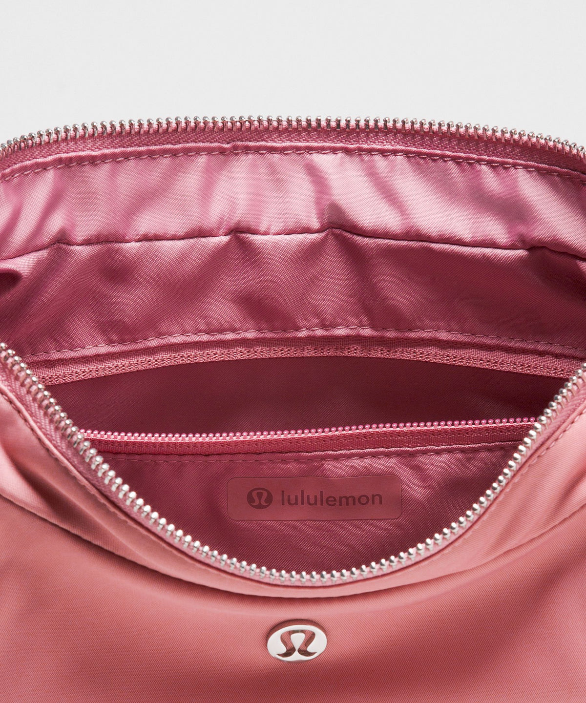 City Essentials Shoulder Bag 4L