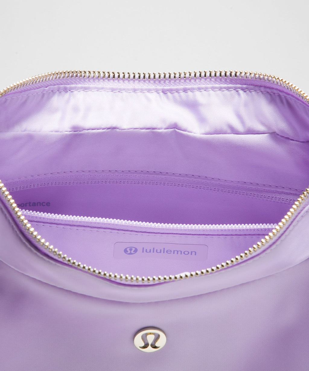 City Essentials Shoulder Bag 4L