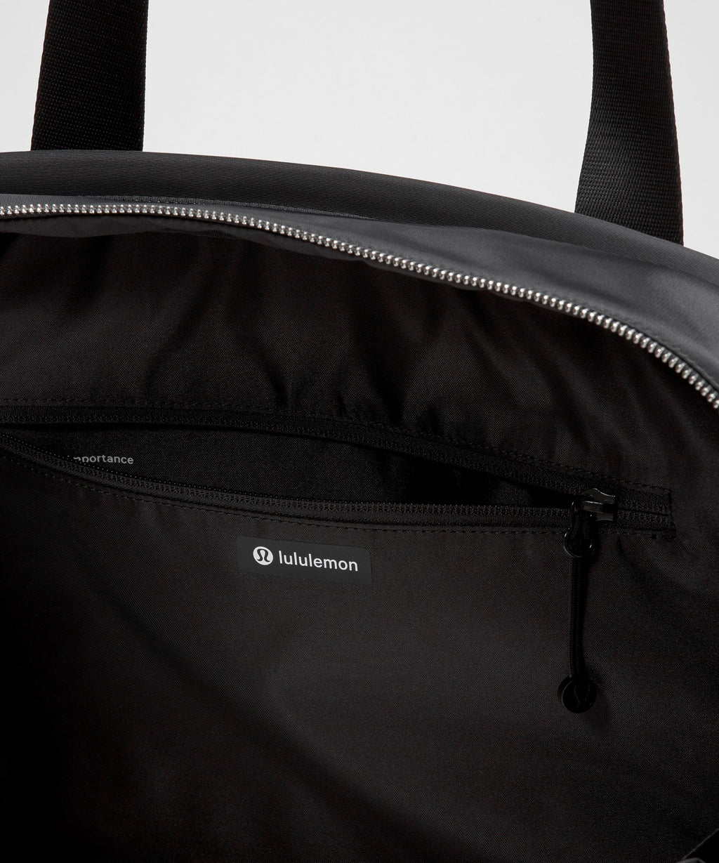 City Essentials Duffle Bag 28L
