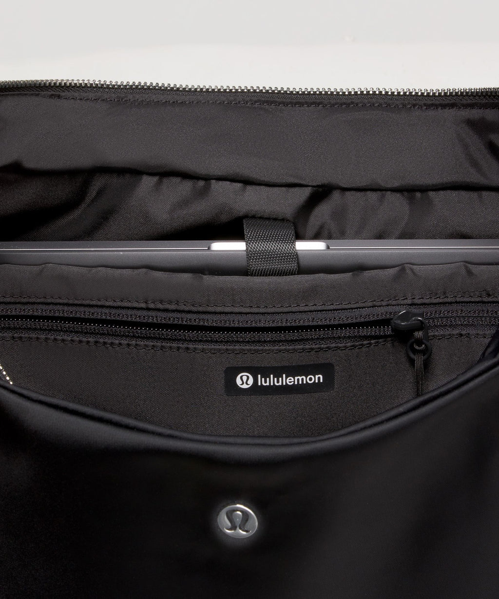 City Essentials Oversized Shoulder Bag 18L