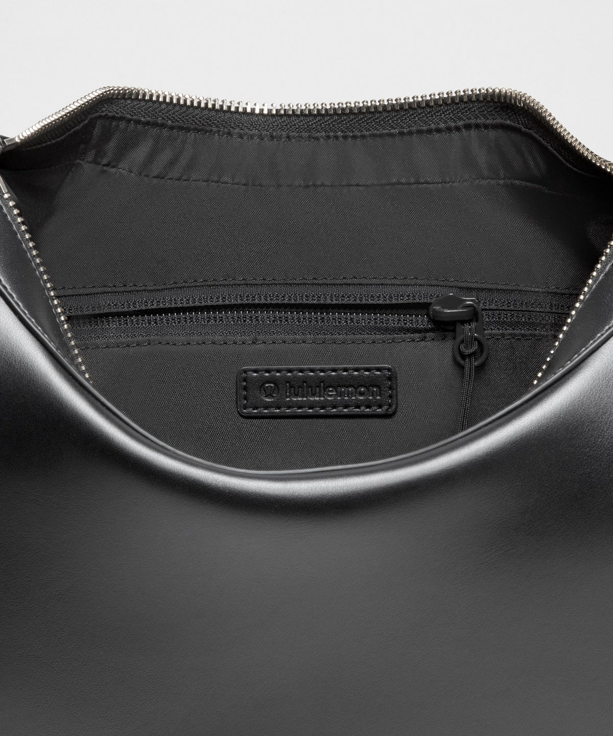 City Essentials Shoulder Bag 4LSmooth Leather Alternative