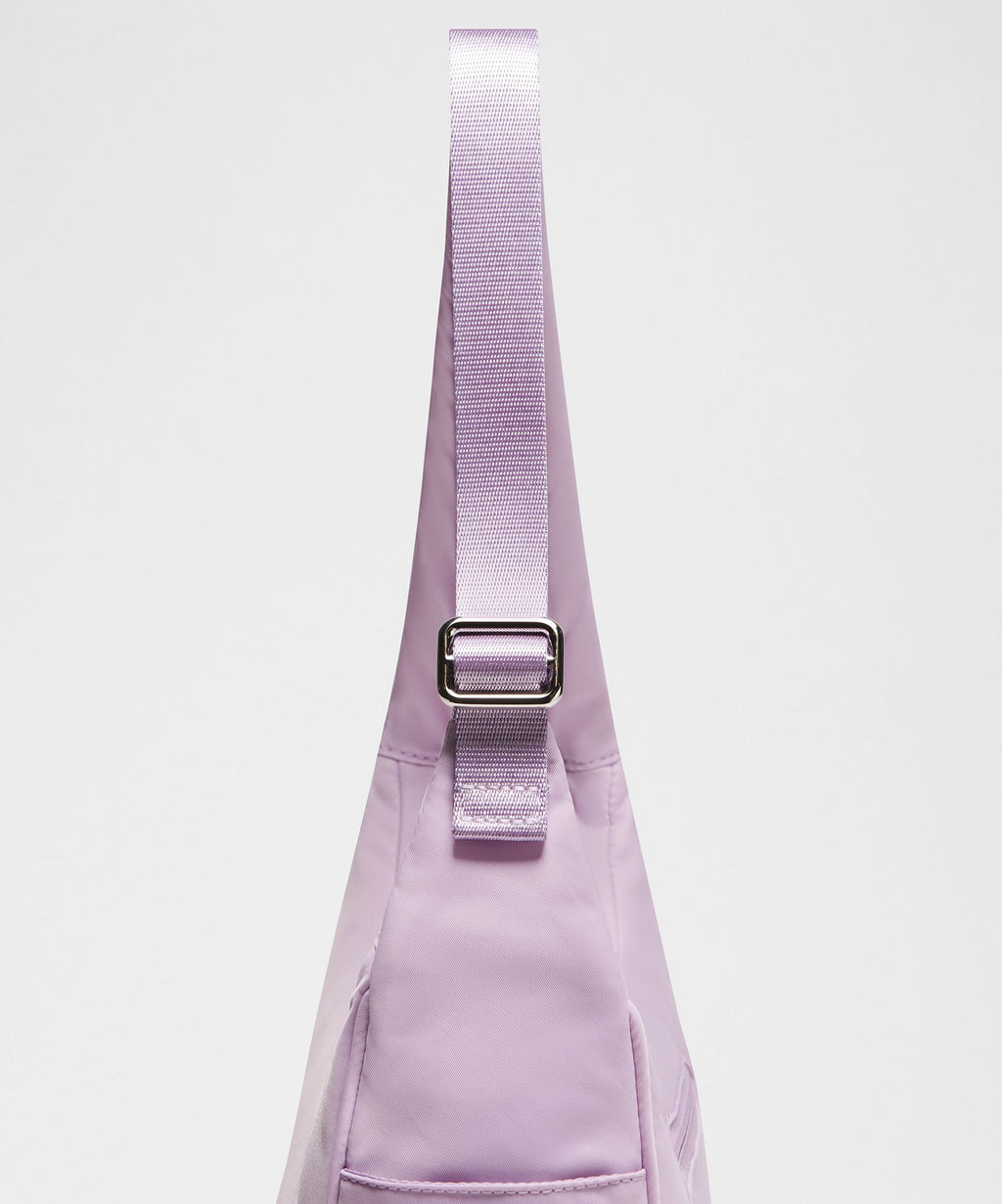 City Essentials Shoulder Bag 4L