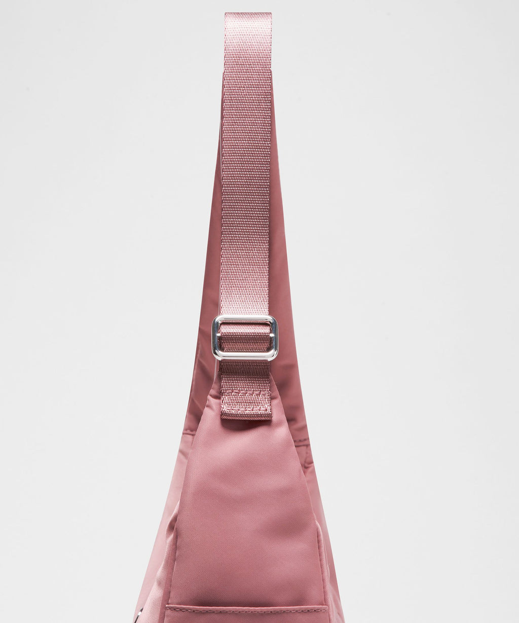 City Essentials Shoulder Bag 4L
