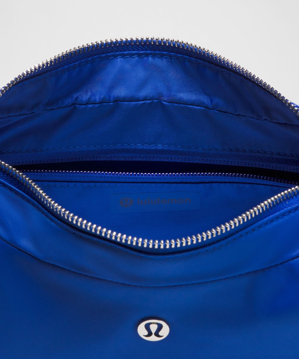 City Essentials Shoulder Bag 4L