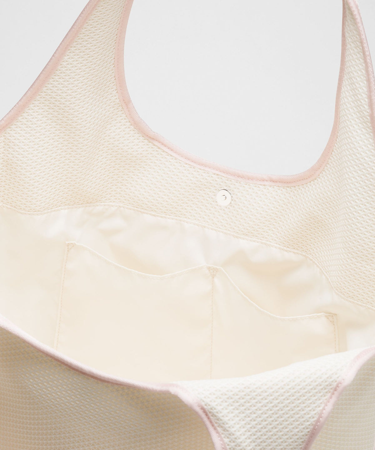 Spacer Mesh Shoulder Bag 15L